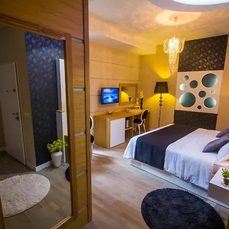 Peninsula Luxury Pensión 3*