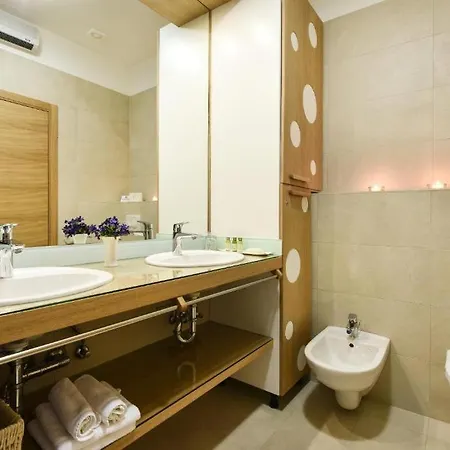 Peninsula Luxury Konukevi 3*