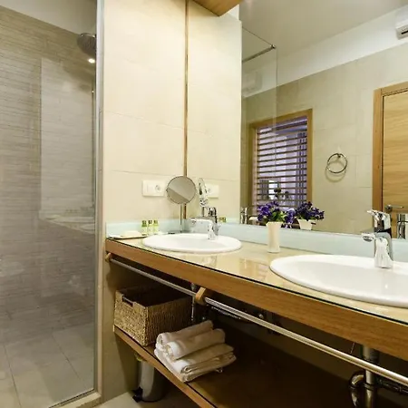 Peninsula Luxury 3*