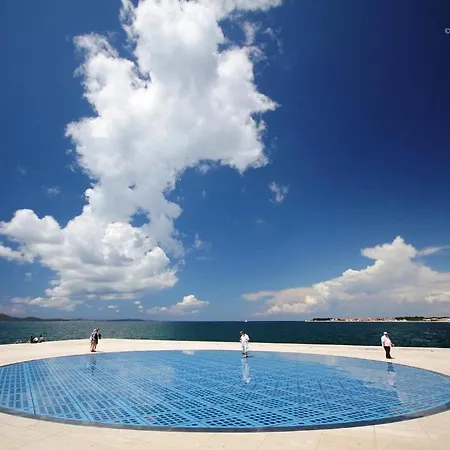 Peninsula Luxury Konukevi 3*