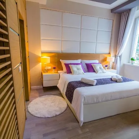 Peninsula Luxury Konukevi 3*